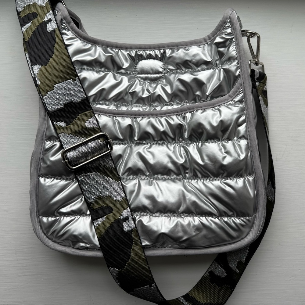 🌟Ah dorned rare silver puffer crossbody